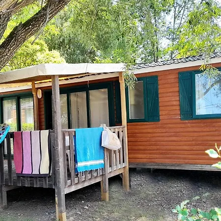 Camping Tikayan La Celestine Beynes  Buitenkant foto