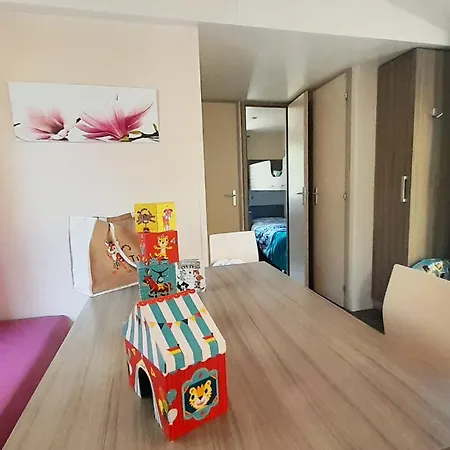 Camping Tikayan La Celestine Beynes  Buitenkant foto