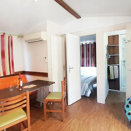 Camping Tikayan La Celestine Beynes  Buitenkant foto