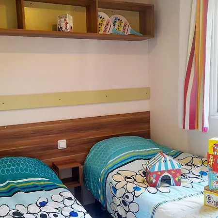 Camping Tikayan La Celestine Beynes  Buitenkant foto