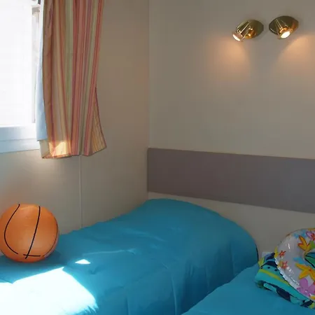 Camping Tikayan La Celestine Beynes  Buitenkant foto