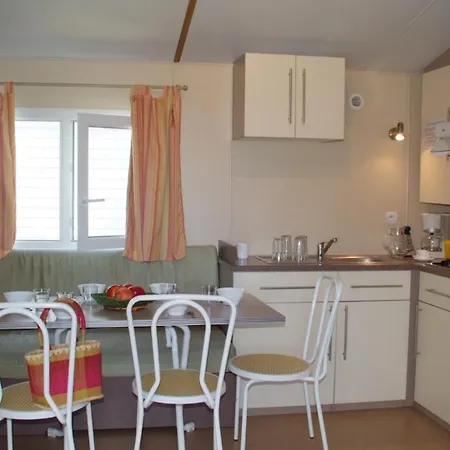 Camping Tikayan La Celestine Beynes  Kamer foto