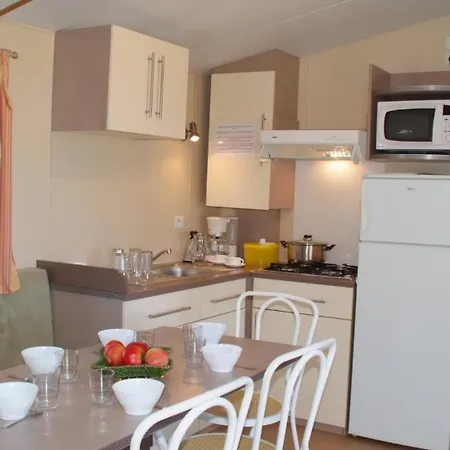 Camping Tikayan La Celestine Beynes  Kamer foto